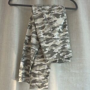 Aerie camo print leggings size M